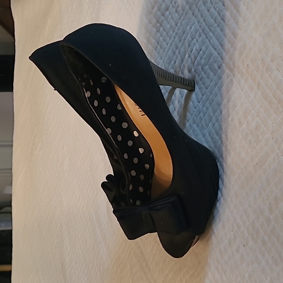 Steve Madden Girl LUCKIE Black Canvas Pump, 6.5 - MSRP $59 - Picture 3 of 8